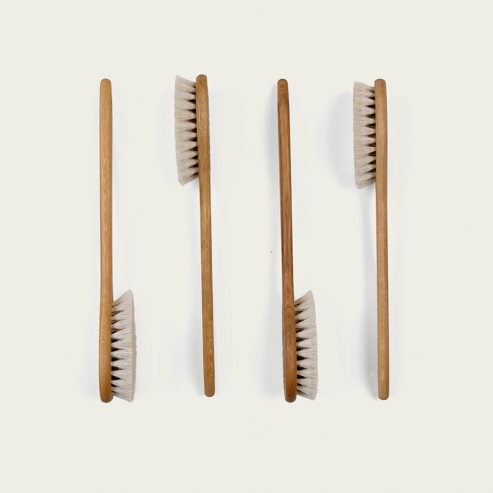 badborste-i-tra-och-tagel-med-langt-skaft