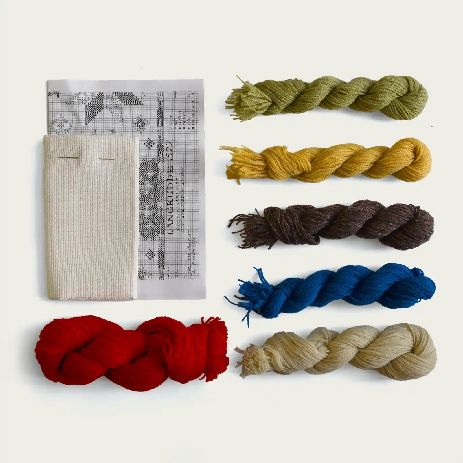 Analyzing image     broderikit-kudde-material-till-hantverkskit