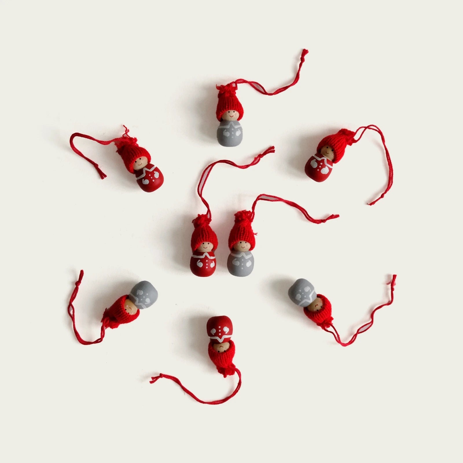 Hänge -tomtenisse röd