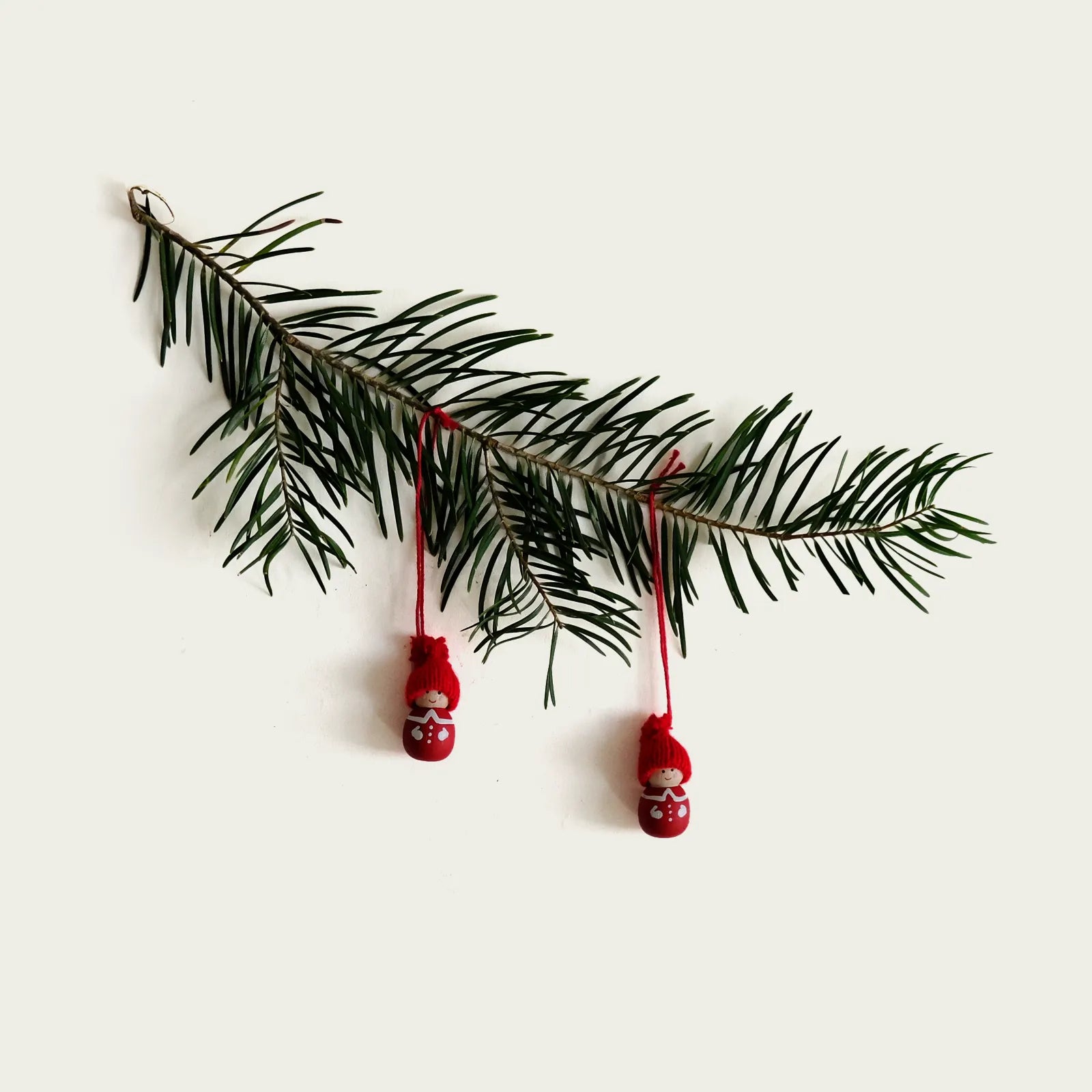 Hänge -tomtenisse röd