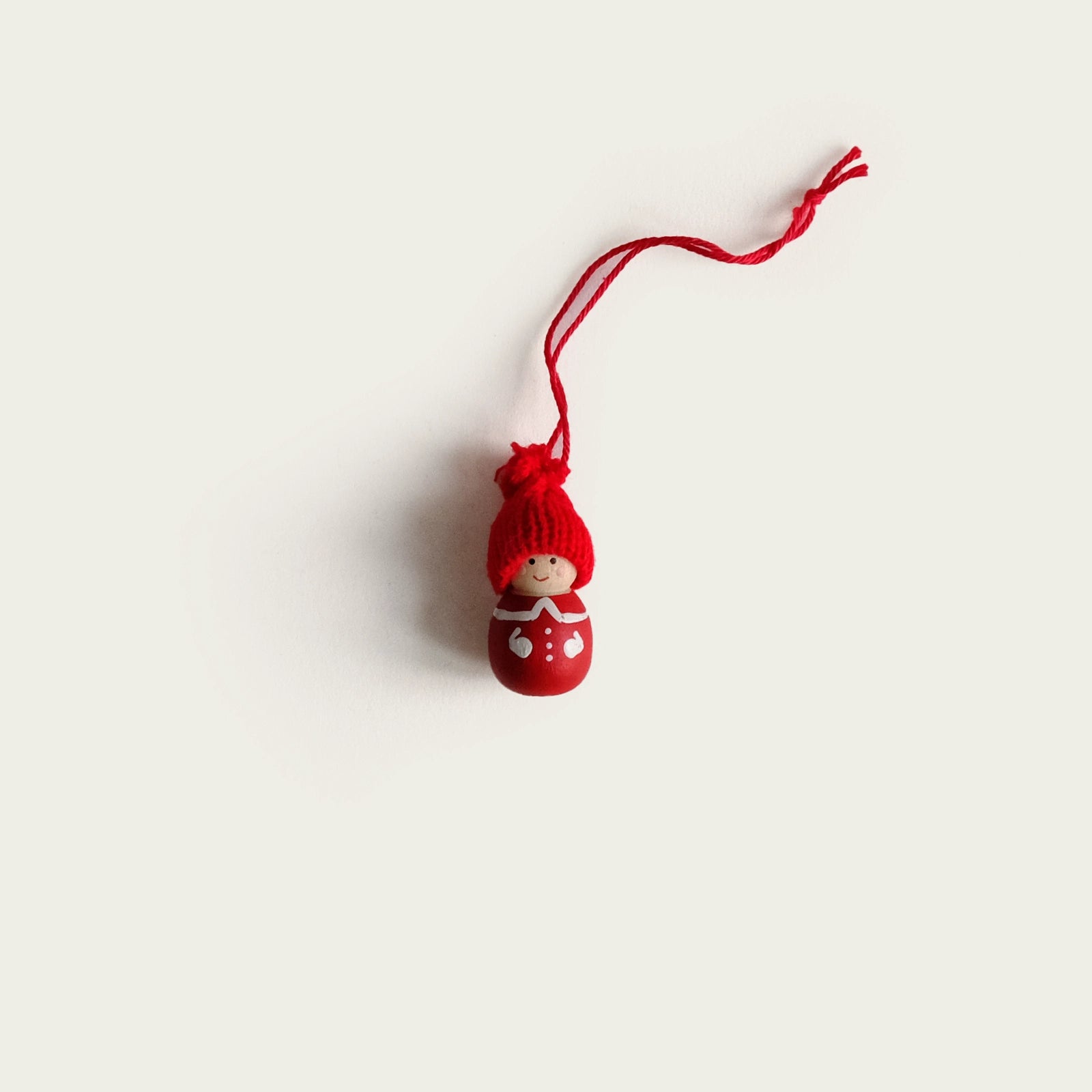 Hänge -tomtenisse röd