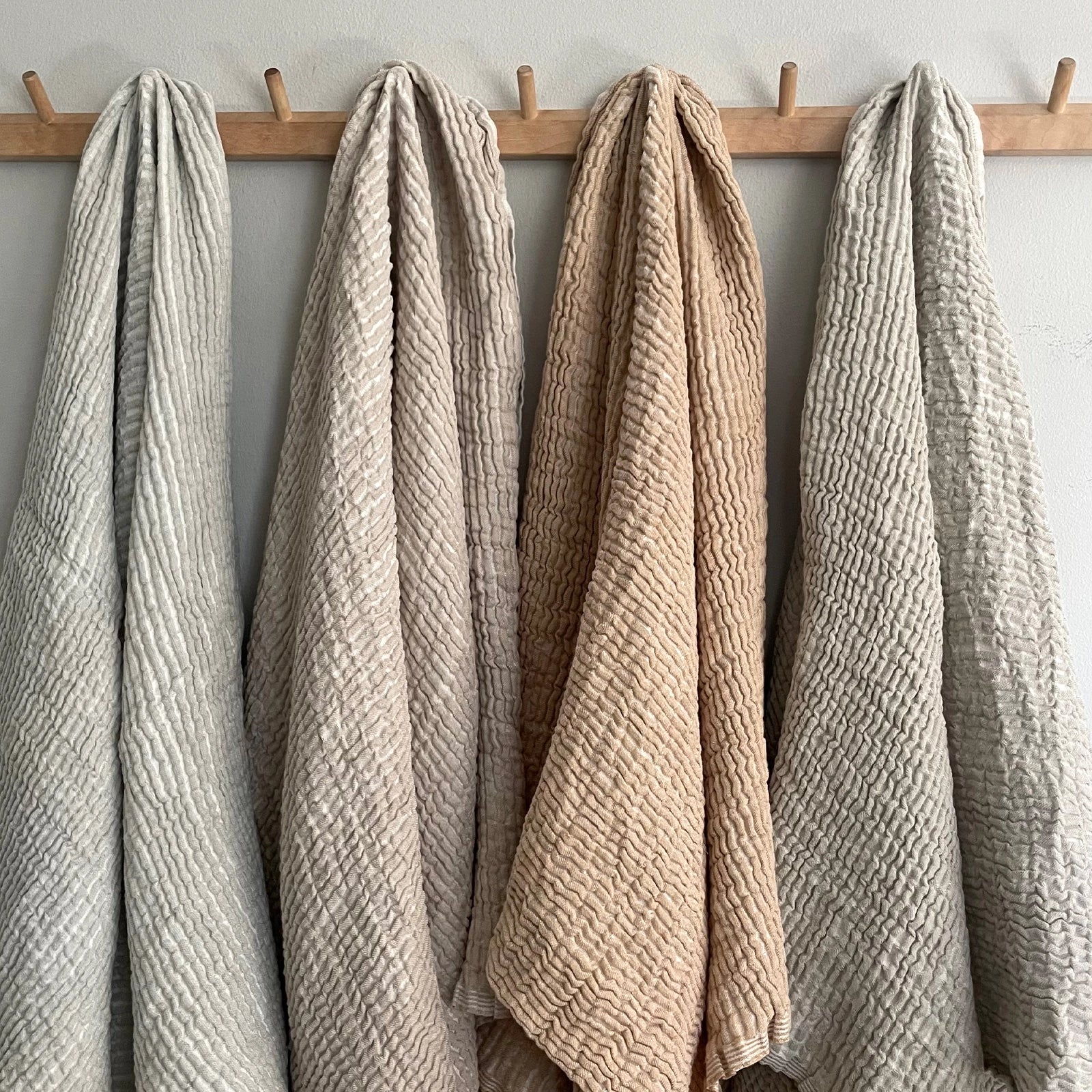 linnehanddukar-som-hanger-fran-wildcrafted