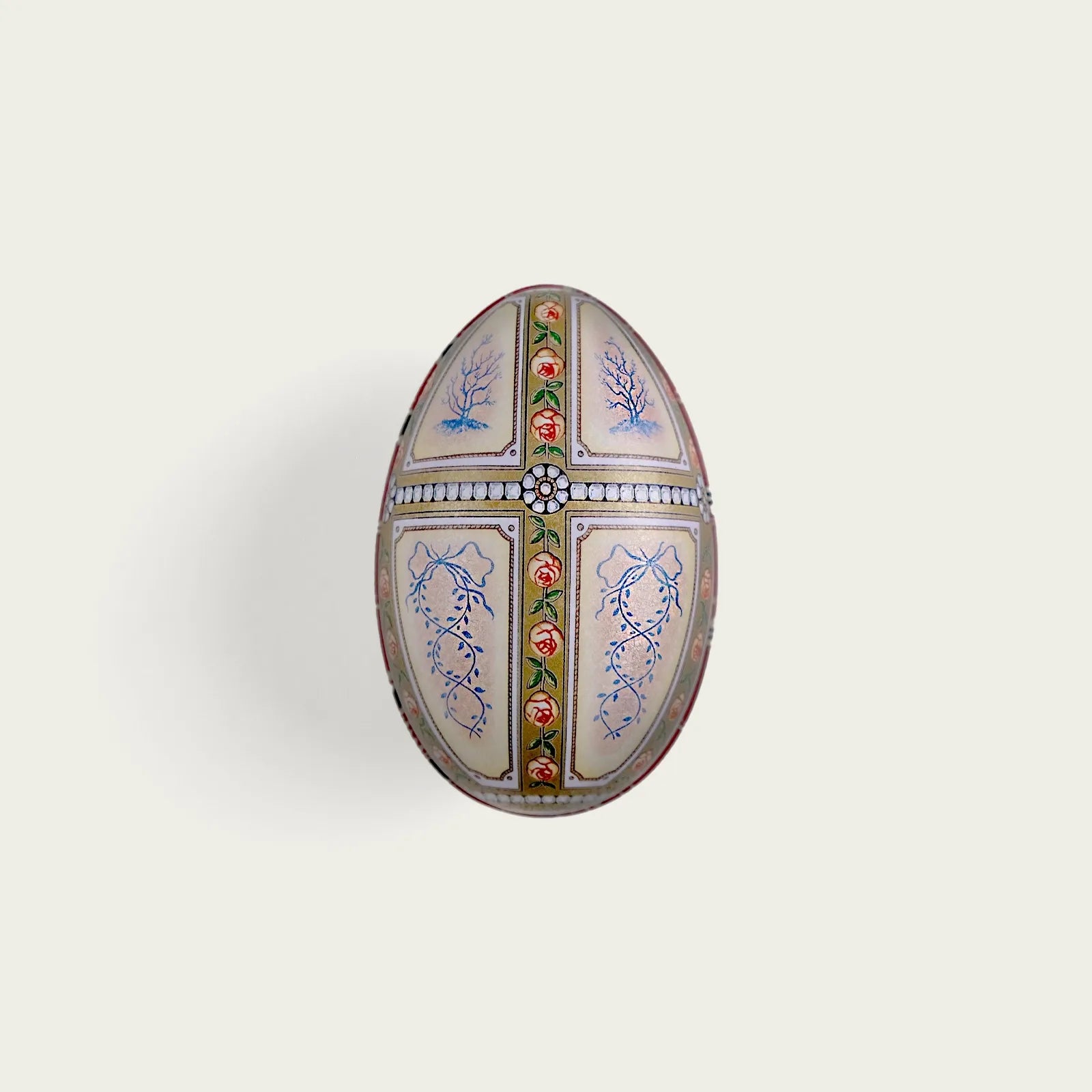 paskagg-fabrege-i-metall-med-rosa-blommor