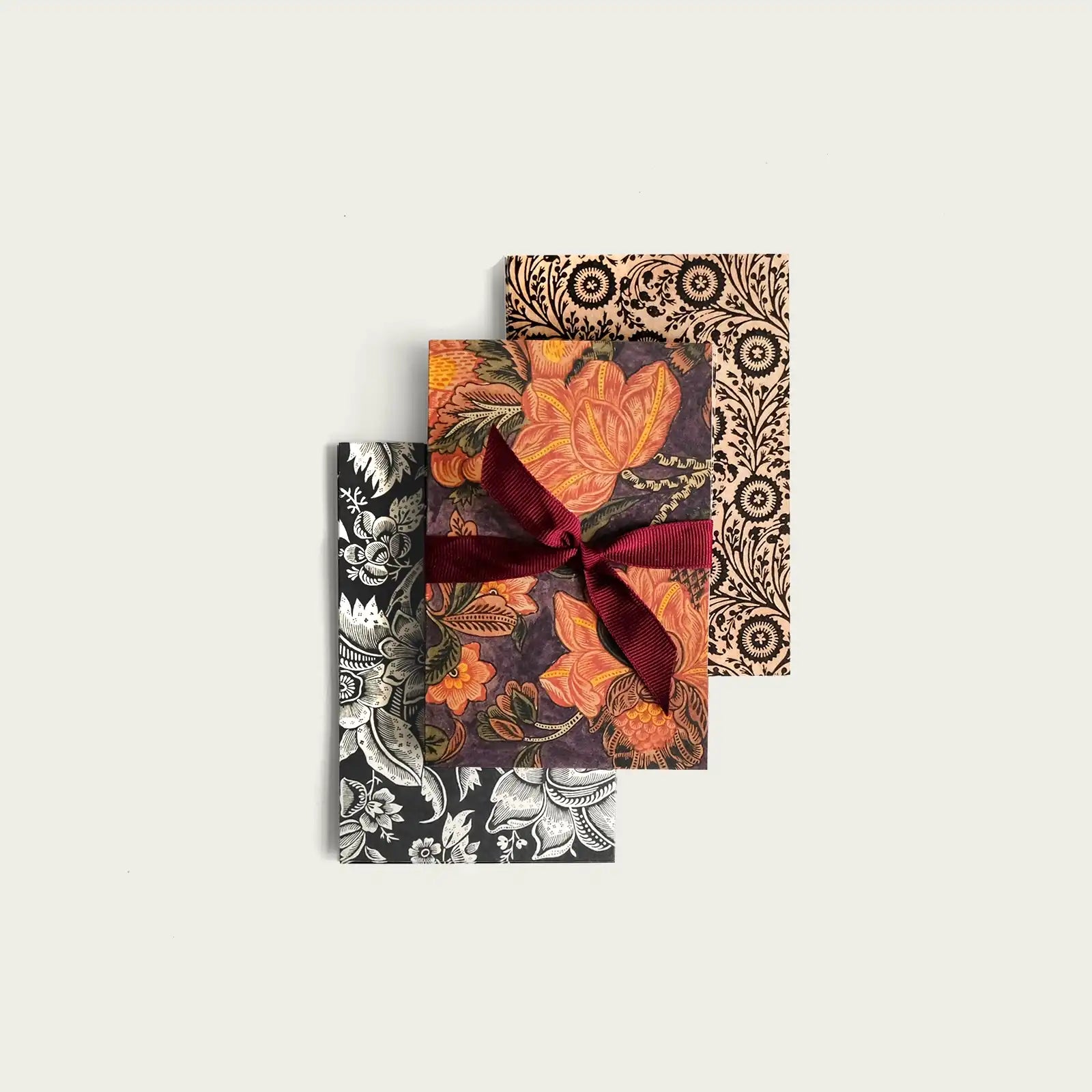 tre-vykort-med-blommiga-monster-fran-den-berchska-samlingen