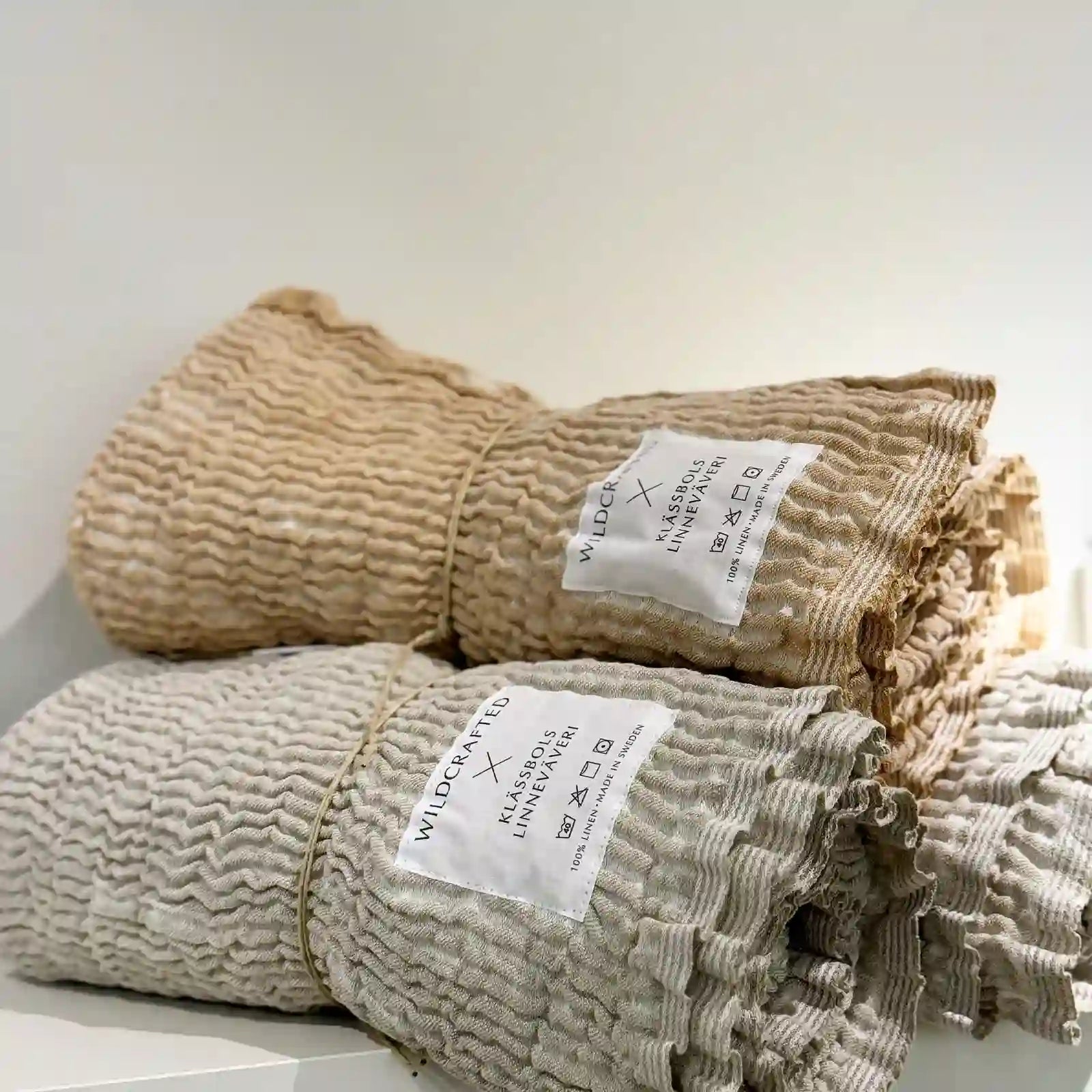 vagade-linnehanddukar-i-tre-farger-fran-wildcrafted