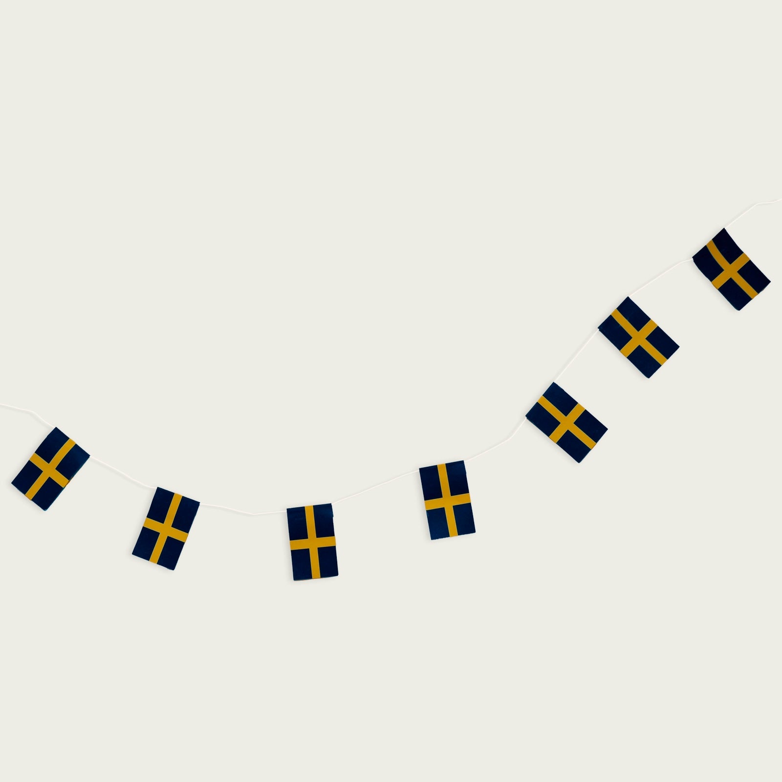 flaggirland-med-svenska-pappersflaggor